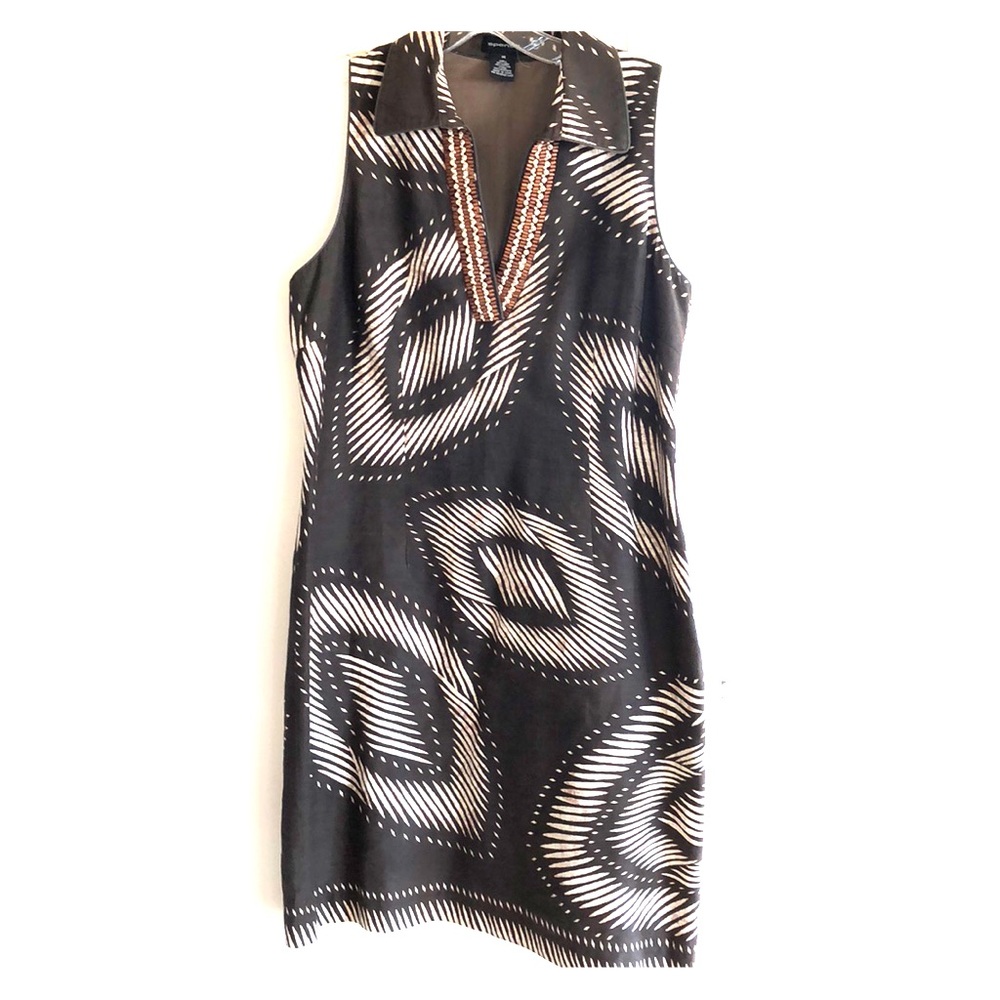 SPENSE dress w/beads outlining the v neck